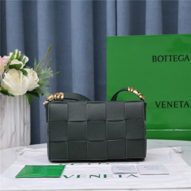 39위 BOTTEGA VENETA 보테가 베네타 카세트백 미듐 B6687