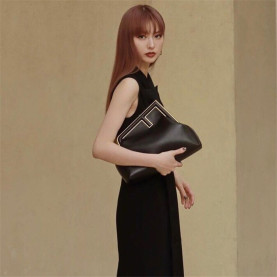 13위 FENDI 펜디 크로스백 라지 F33888