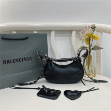 25위 BALENCIAGA 발렌시아가 LE CAGOLE 스몰 숄더백 B3125