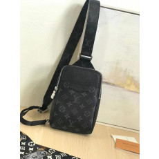 ★(판매완료)★ Louis Vuitton 루이비통 아웃도어 슬링백 국내배송건
