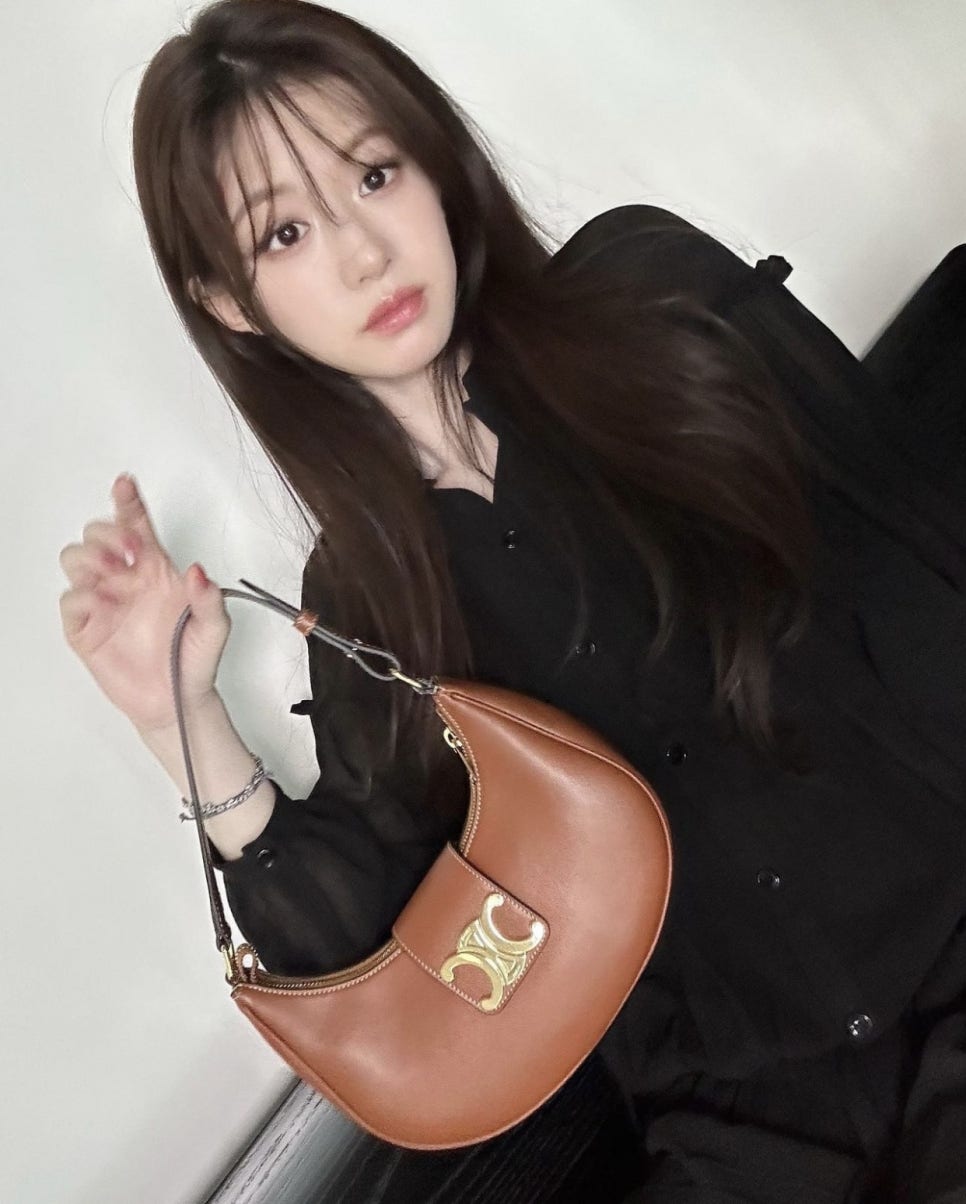  [배우 고윤정] CELINE 셀린느 미디엄 아바 트리옹프백