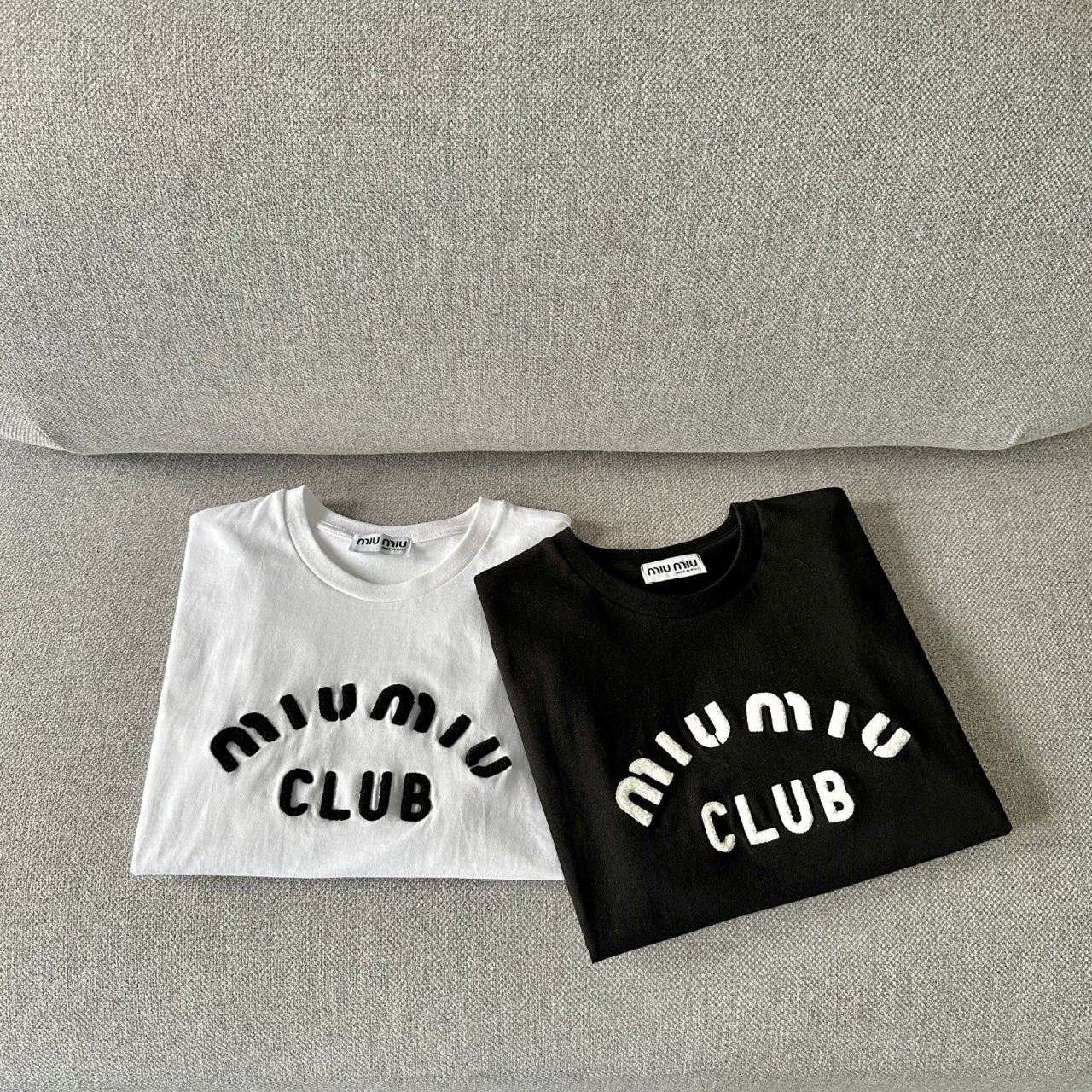 MIUMIU 미우미우 체인자수 티셔츠