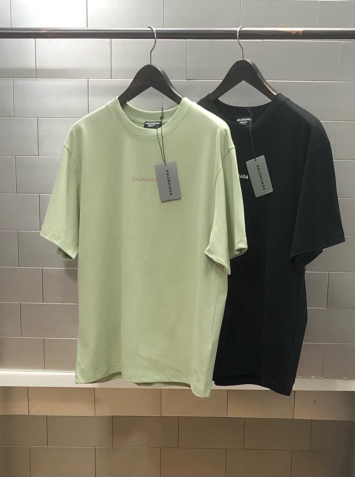 ●7월 판매 2위● BALENCIAGA 발렌시아가 레터링자수 반팔티셔츠