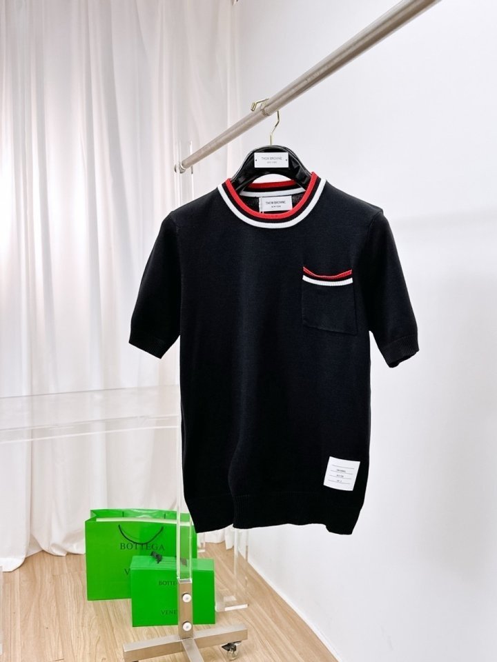 THOM BROWNE 톰브라운 3선 라운딩 포켓니트 2COLOR