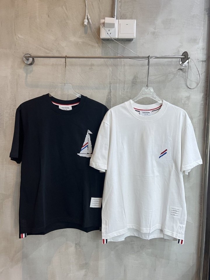 THOM BROWNE 톰브라운 닷 자수 티셔츠 2COLOR