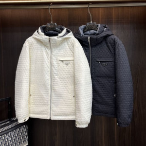 PRADA 프라다 메탈 플레이트 텍스처 다운 패딩