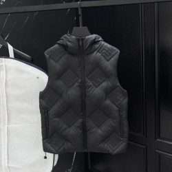 FENDI 펜디 엠보 다운 베스트