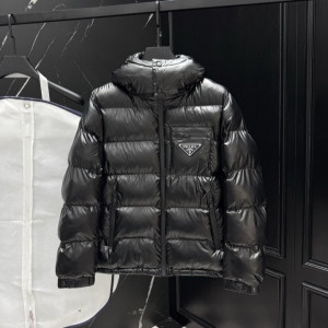 PRADA 프라다 메탈 플레이트 다운 패딩