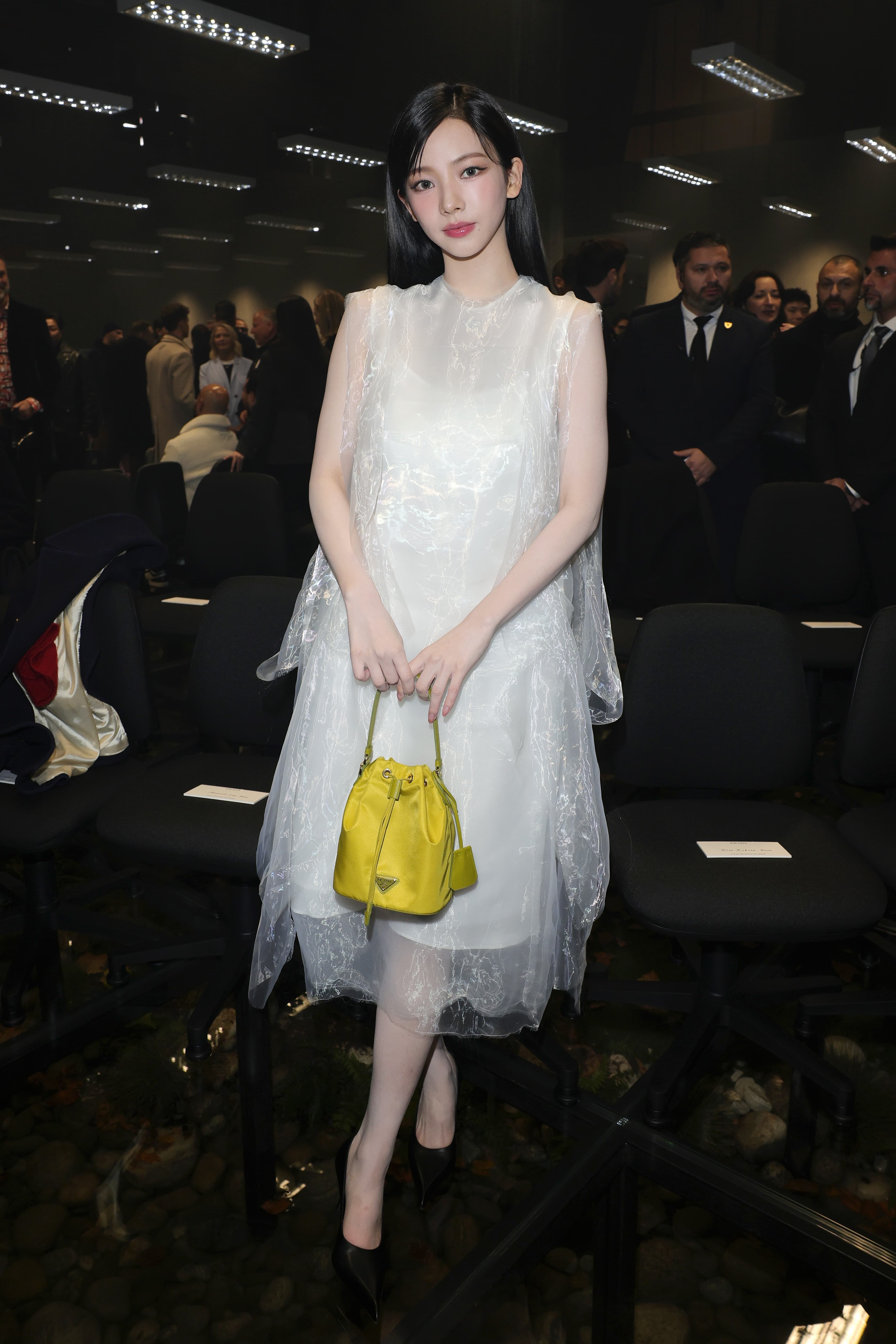 [에스파 카리나] PRADA 프라다 숄더백 1BE067