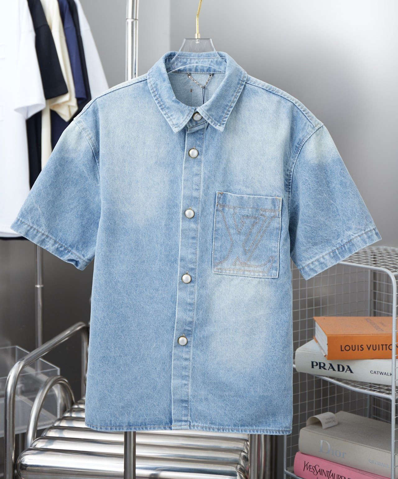 LOUIS VUITTON 루이비통 64265 엠브로이더드 LV 패치 데님 자켓