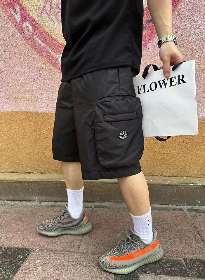 MONCLER 몽클레어 64321 벤츠 나일론 카고 쇼츠 2COLOR