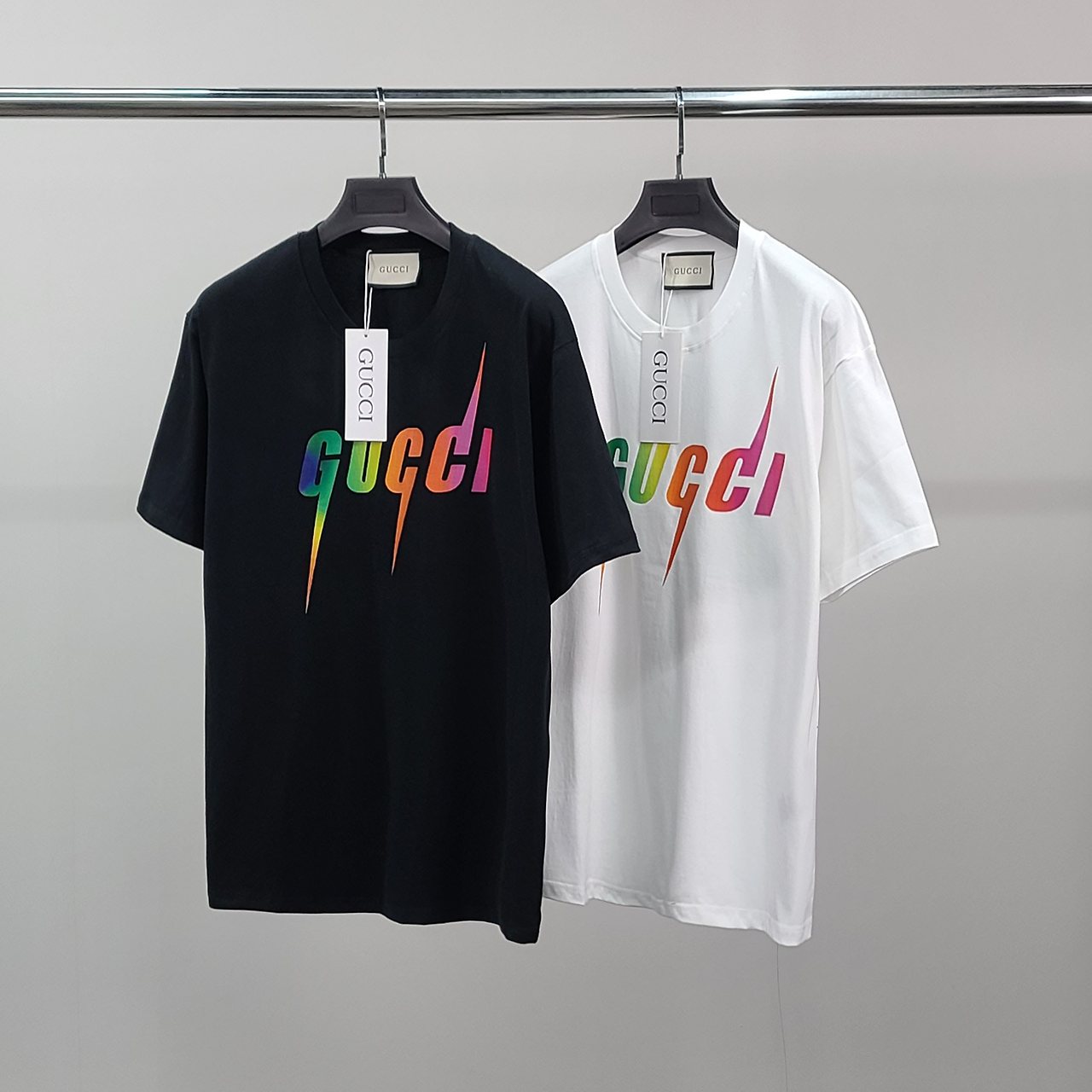 GUCCI 구찌 그라데이션로고 코튼 반팔티