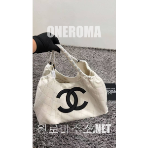 황*지 고객님 샤넬 코코비치 깜봉 화이트 쇼퍼백