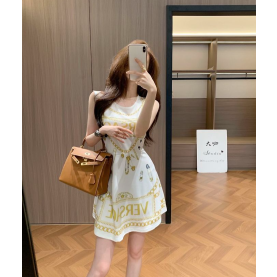 VERSACE 베르사체 1067 세이프티 핀 골드 체인 자카드 로고 원피스 2COLOR