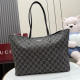 GUCCI 구찌 플라크 소가죽 토트백 874745