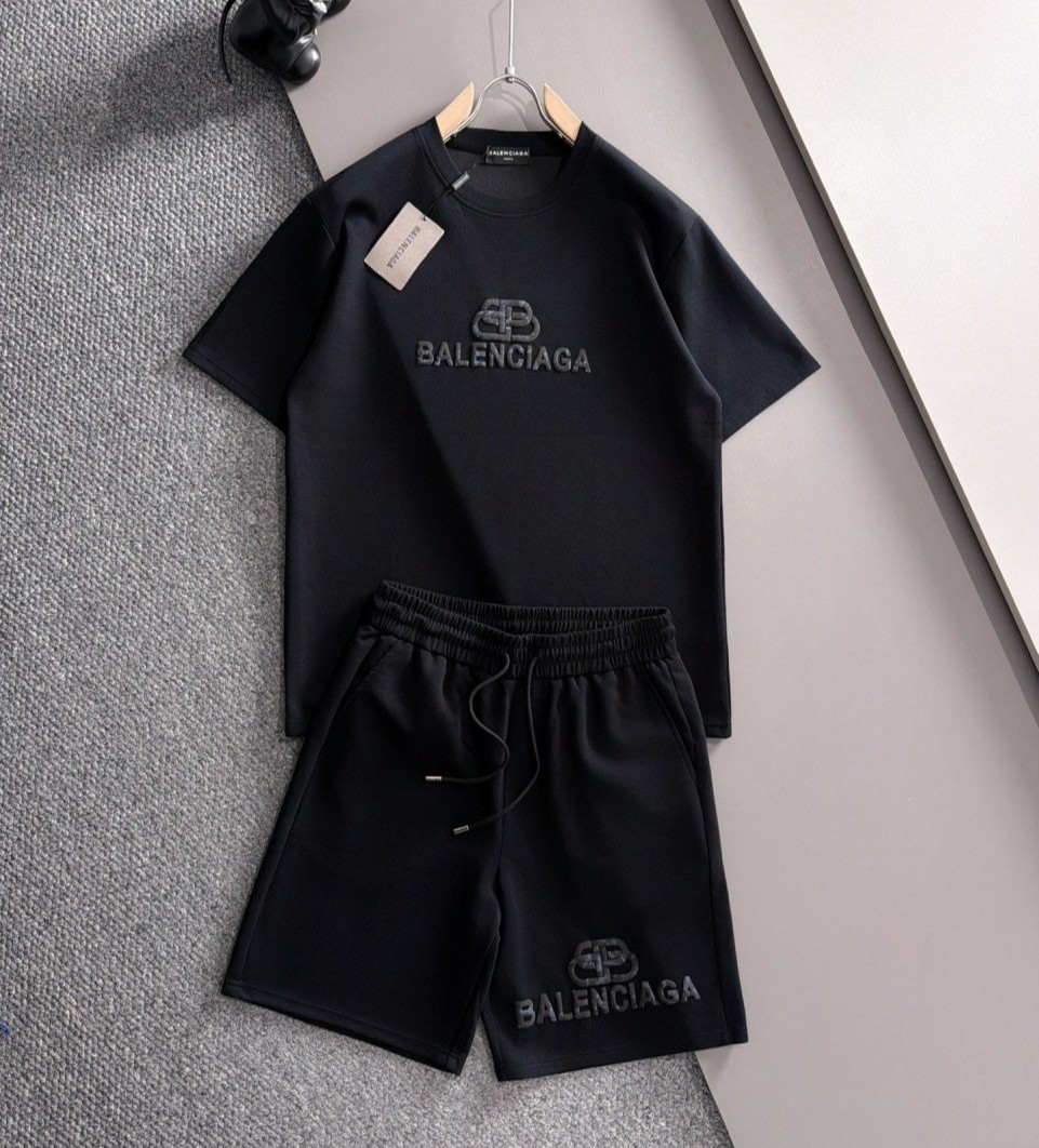 BALENCIAGA 발렌시아가 로고 포인트 반팔 & 반바지 세트