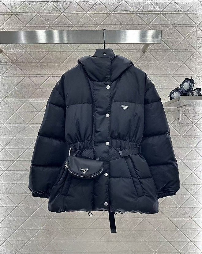 PRADA 프라다 벨트백 구스패딩