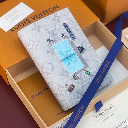 LOUIS VUITTON 루이비통 여권지갑 M3A829